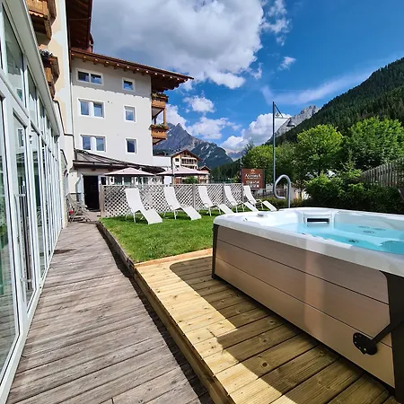 阿索托丽亚酒店 4* 卡纳泽伊