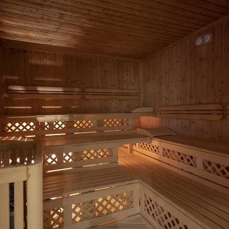 ホテル Astoria カナツェーイ