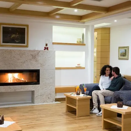 阿索托丽亚酒店 4* 卡纳泽伊